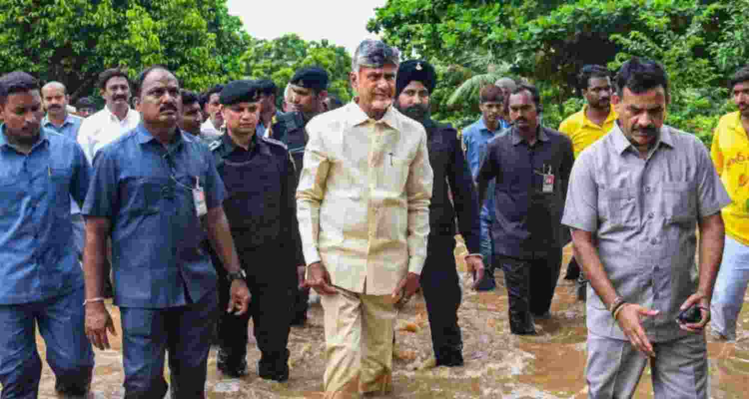Naidu reviews situation as cyclone to hit Andhra on Oct 17
