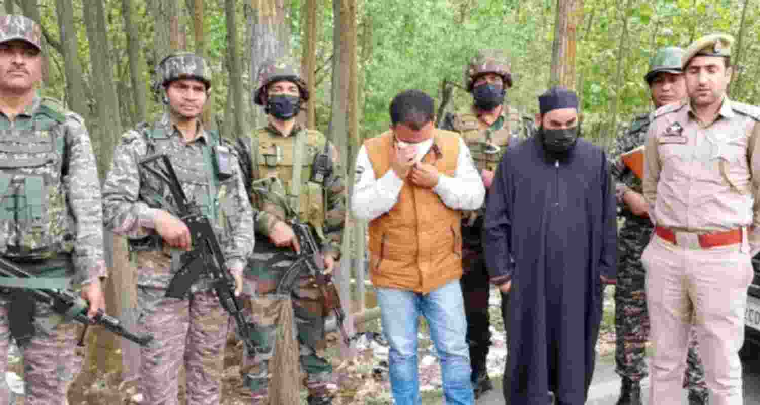 J&K Police bust Lashkar module in Bandipora; 4 overground workers arrested. 