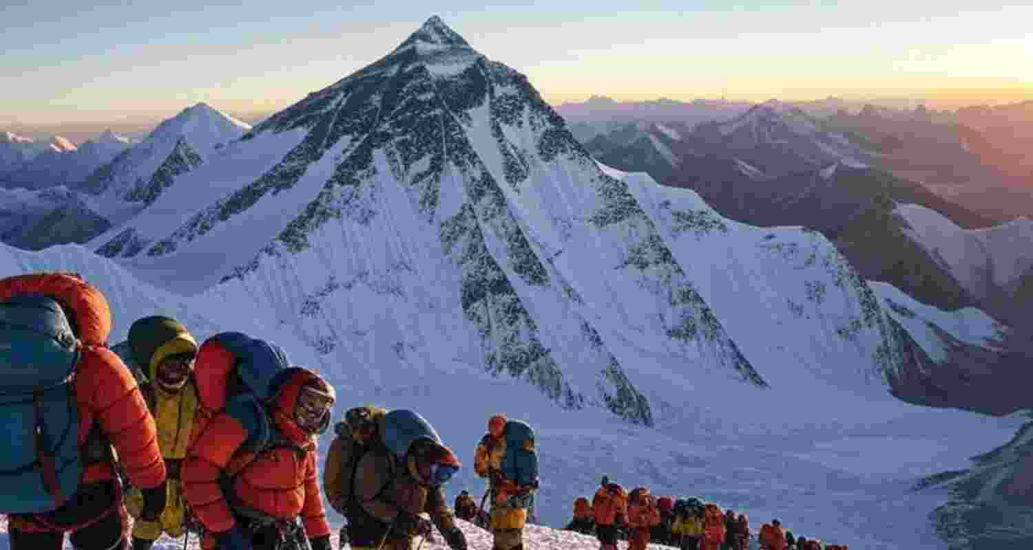 402 climbers get permission to scale Mt Everest this spring