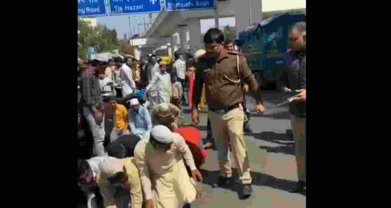 Sub-inspector suspened for offering kicking people offering namaz.
