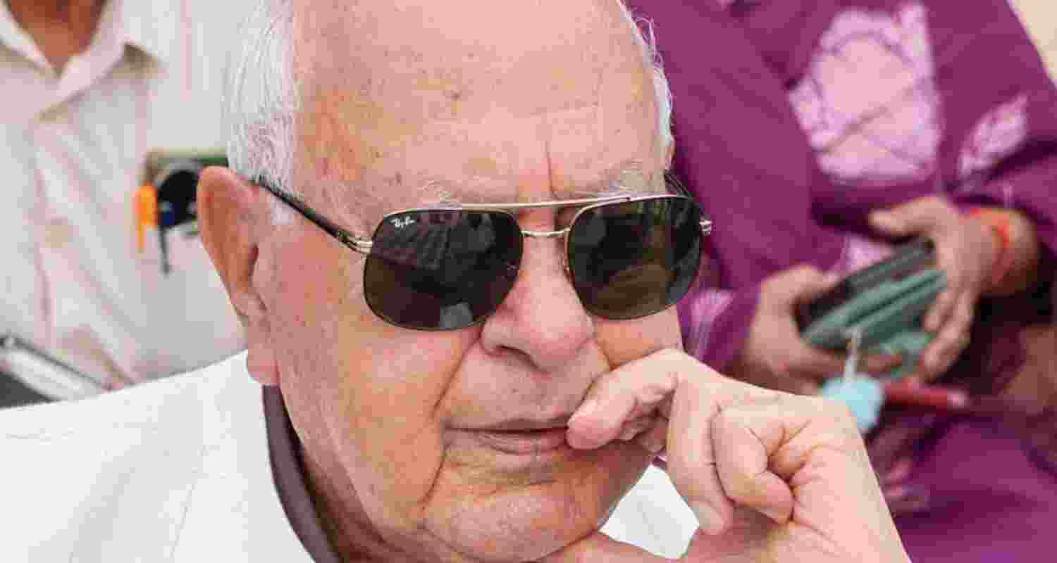 Farooq flays deportation of Pak nationals, says "inhuman"