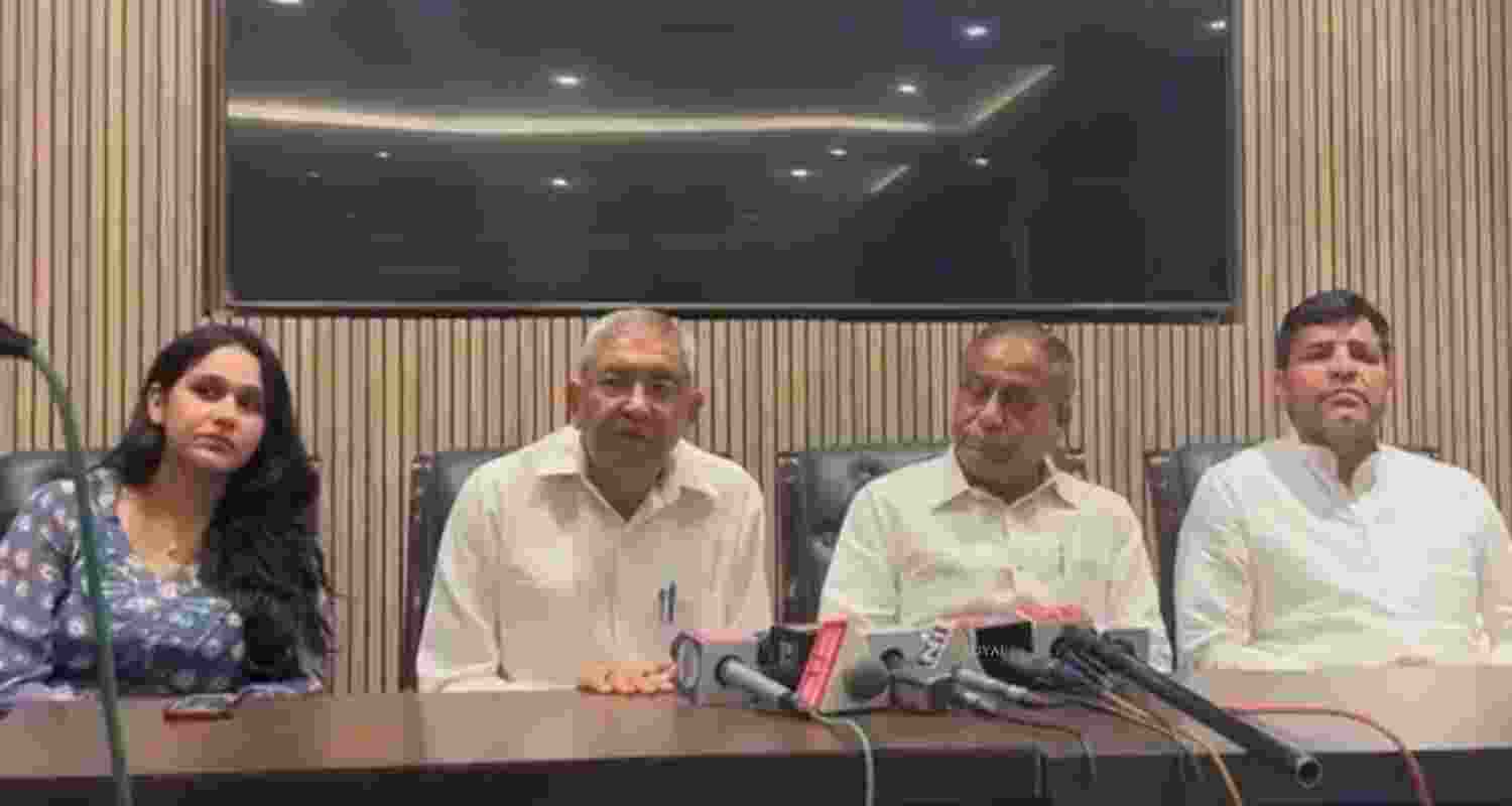 Jolt to AAP, 13 councillors resign citing 'discontent'