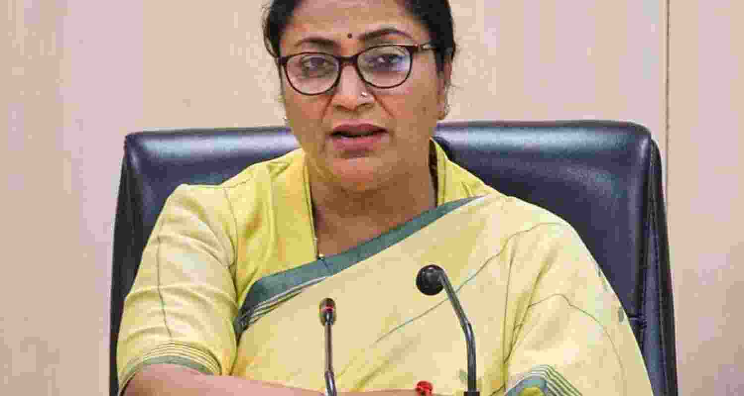 Delhi CM reminds AAP 'failure' to handle COVID crisis, lauds PM