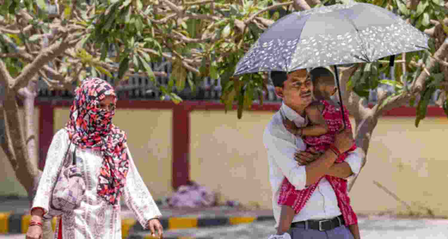 Delhi under 'red alert' at 45 deg C, heatwave to persist