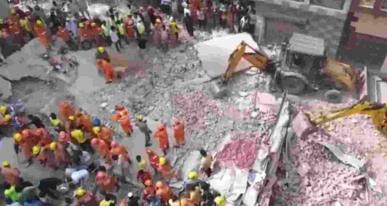 LG orders magisterial probe into Mustafabad house collapse