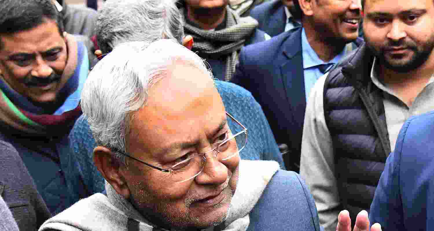 Bihar CM Nitish Kumar celebrates Makar Sankranti at Lalu's home.