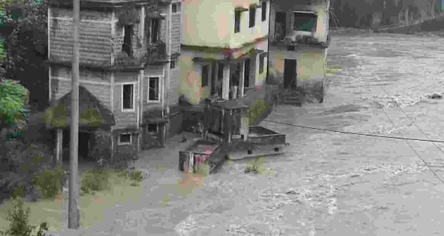 Overflowing Alaknanda river near Rudraprayag