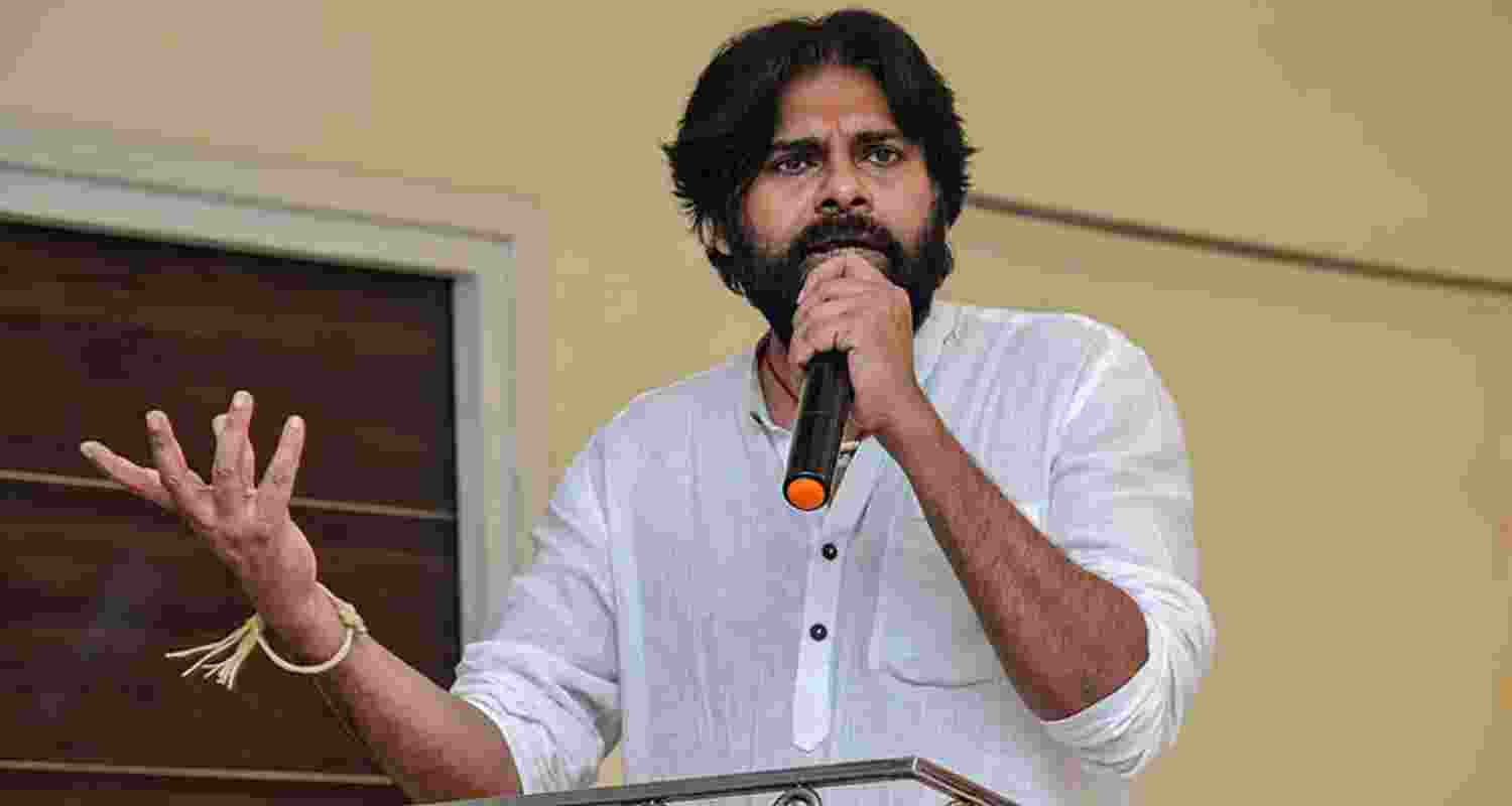 Pawan Kalyan hits out at Hindi-haters