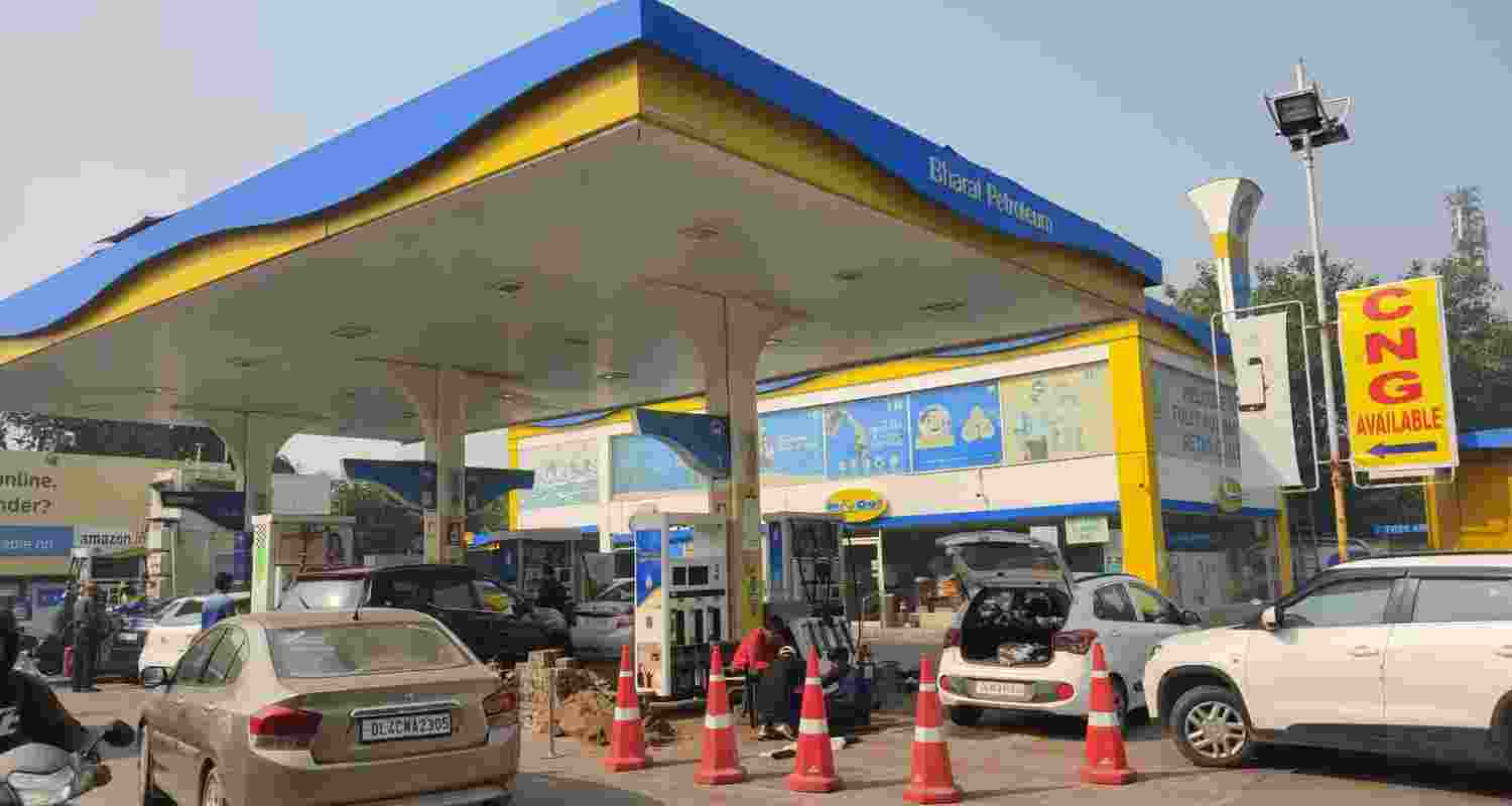 No fuel for end-of-life vehicles in Delhi from today.