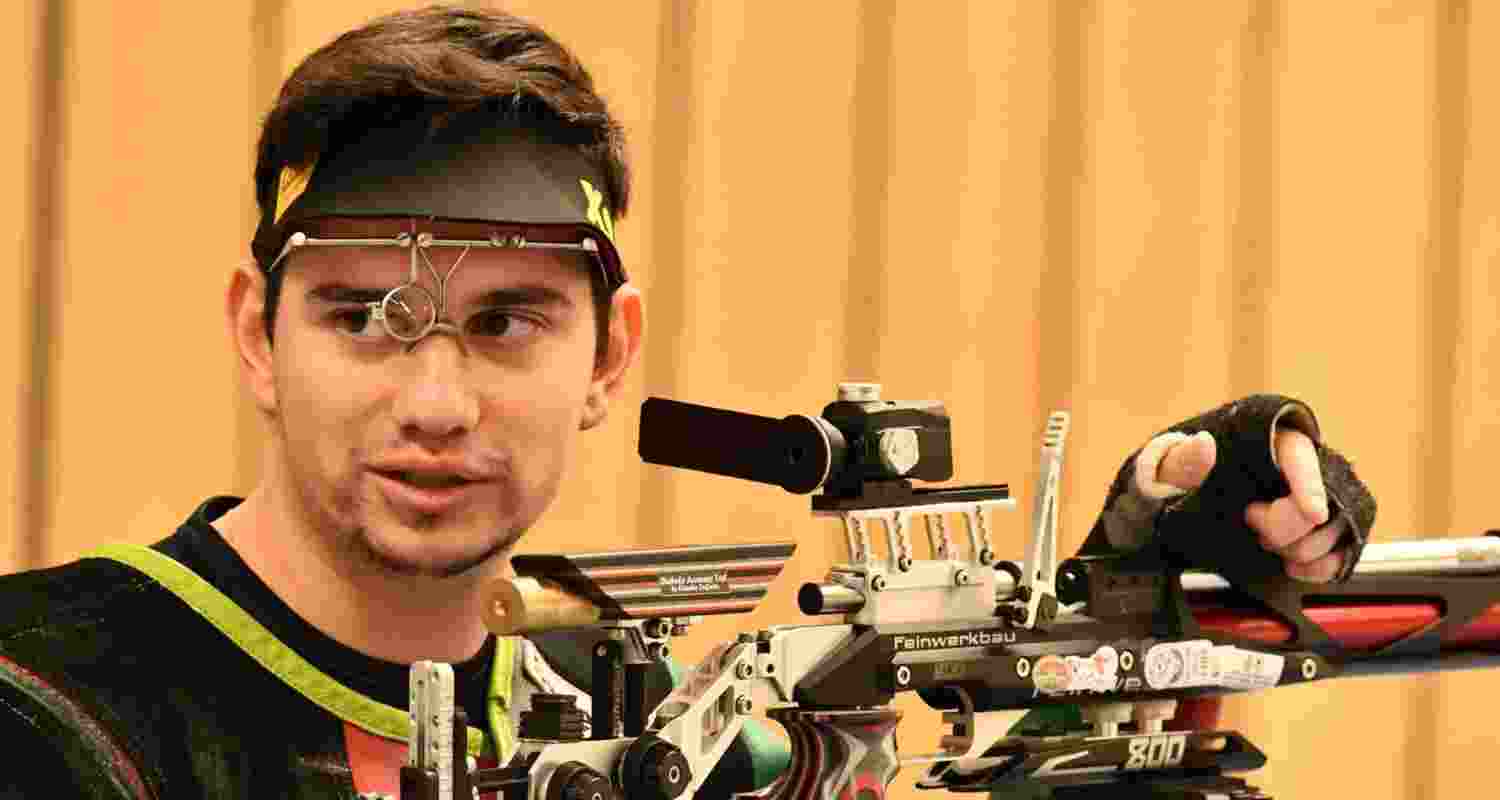 Italy's Danilo Sollazzo, who finished second behind India's Rudrankksh Patil in the Cairo World Championship in 2022, shattered the men's 10m air rifle finals world record. Italy's Danilo Sollazzo, who finished second behind India's Rudrankksh Patil in the Cairo World Championship in 2022, shattered the men's 10m air rifle finals world record.