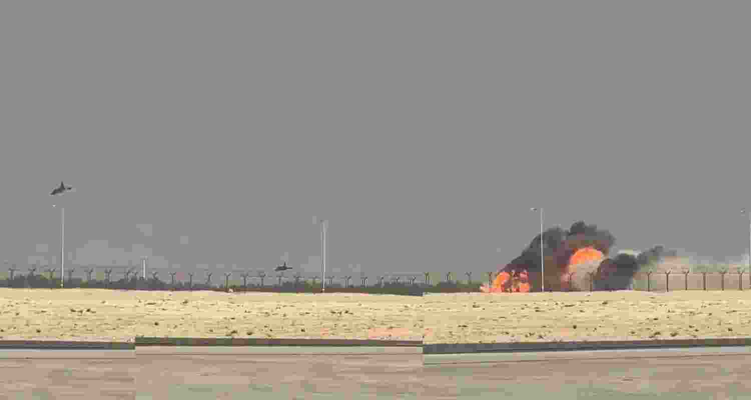 Indian Pilot dead after IAF Tejas crashes at Dubai Air Show