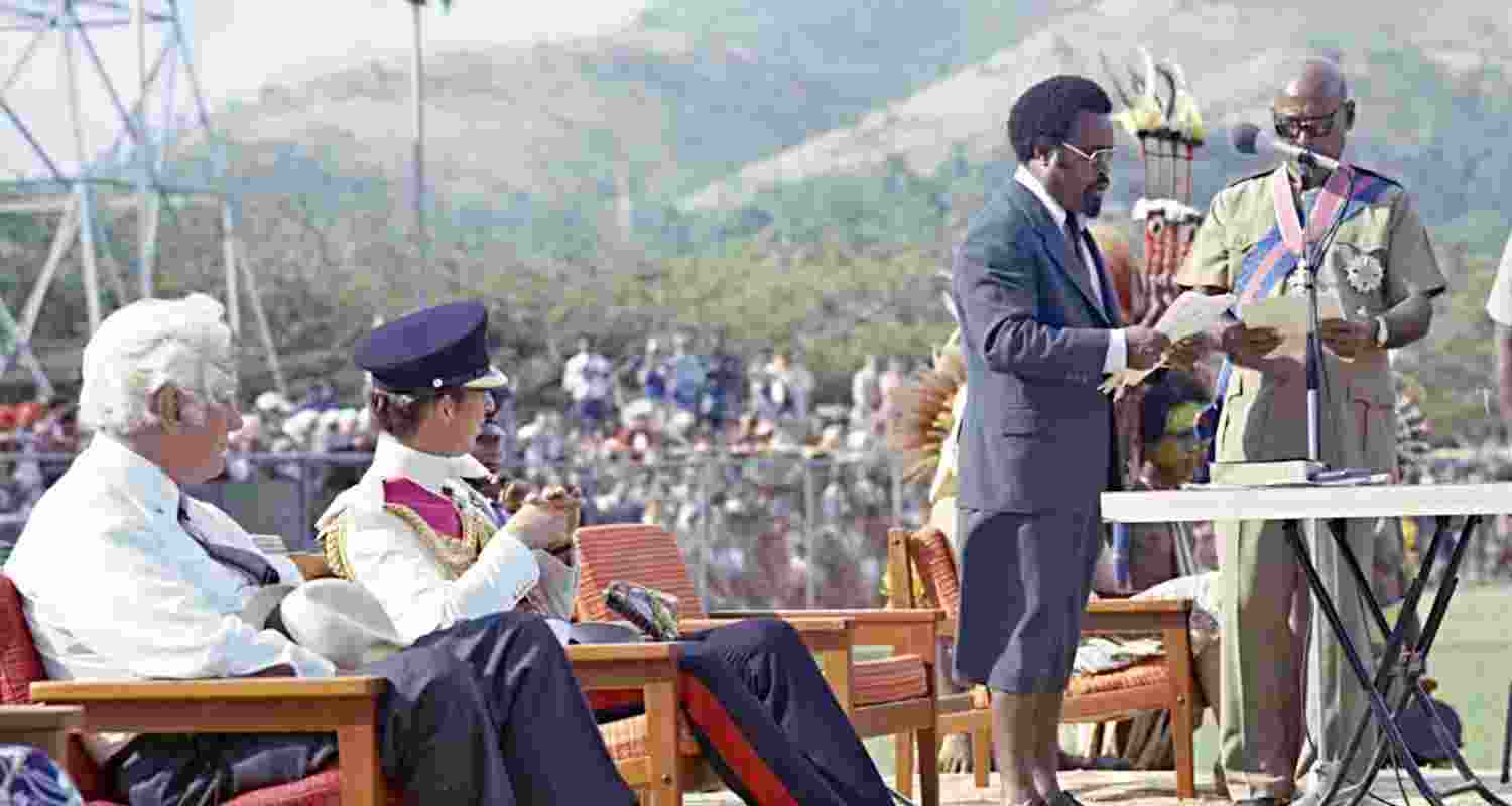 From left, Governor-General of Australia John Kerr; Prince Charles; Papua New Guinea Prime Minister Michael Somare (speaking); Governor-General of Papua New Guinea John Guise.