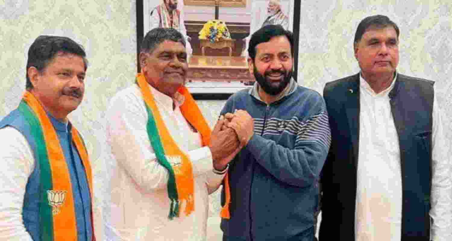 Congress veteran Ram Niwas Rada joins BJP. 