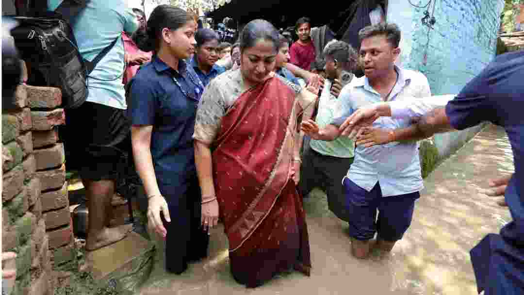 CM  assures 'permanent relief' from waterlogging in Delhi