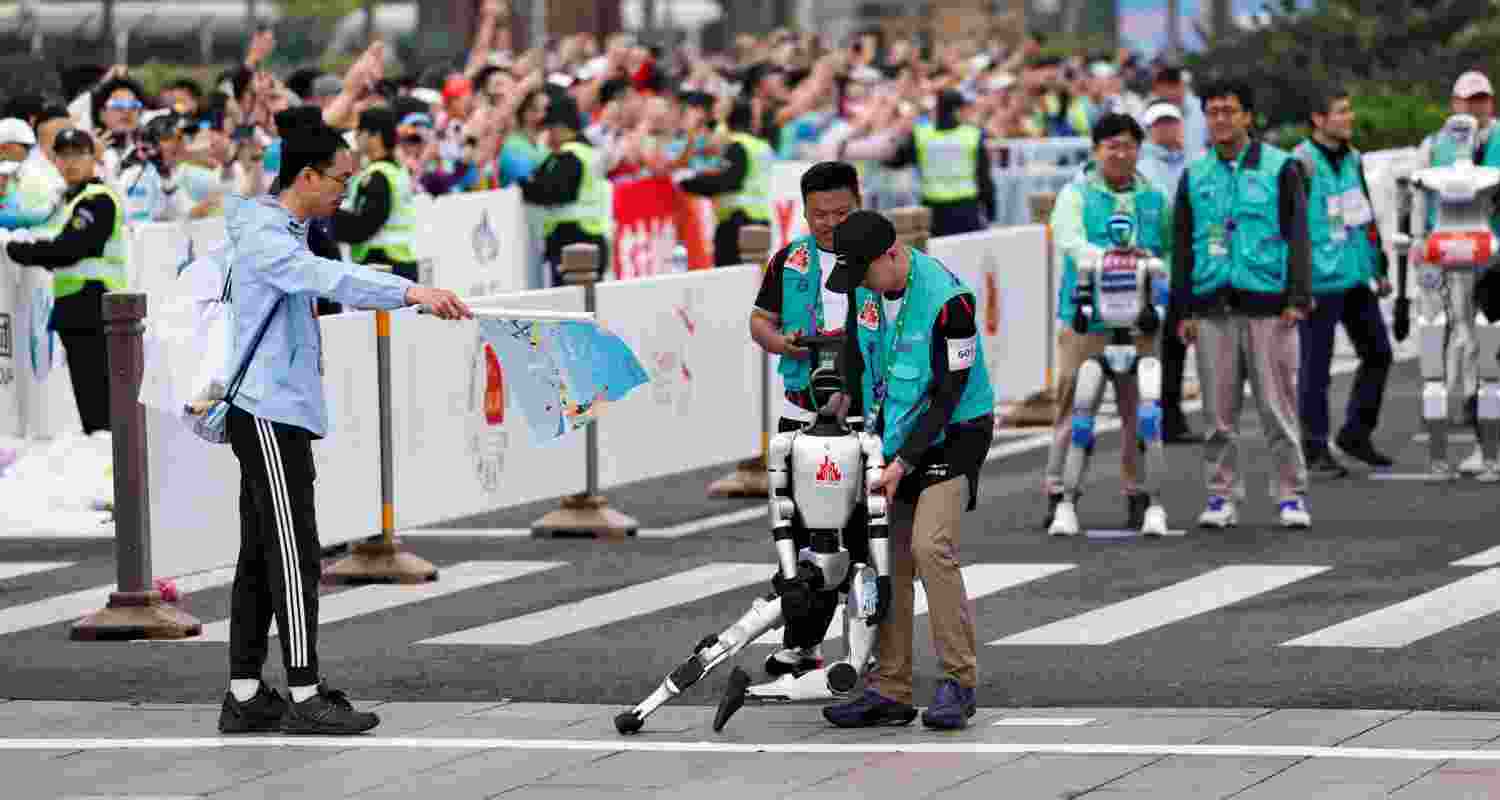 Humanoid robot Tien Kung wins Beijing half-marathon