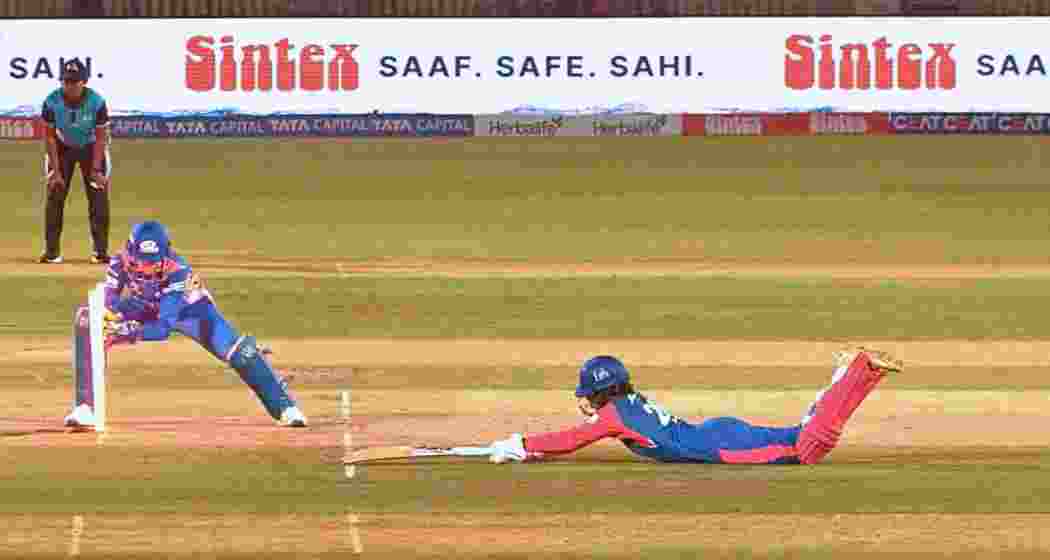 The controversial run-out decision during Delhi Capitals' last-ball victory over Mumbai Indians in the WPL 2025, which sparked debate over third umpire rulings. (Photo: X/@wplt20)