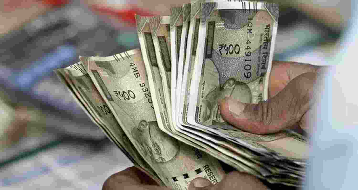 Rupee gains 2 paise to 91.62 against US dollar in early trade
