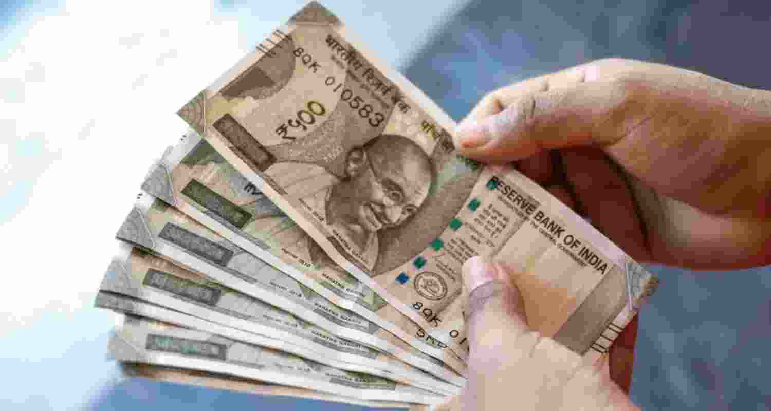 Rupee falls 7 paise, settles at 85.60 against US dollar Rupee falls 7 paise, settles at 85.60 against US dollar