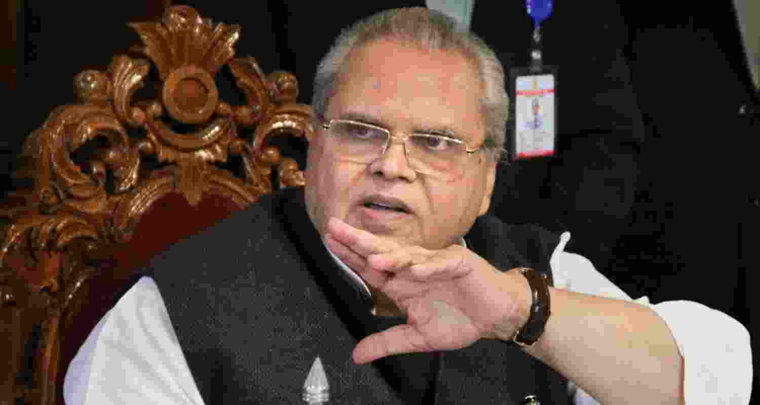 Former JK LG Satya Pal malik speaking to the reporters.