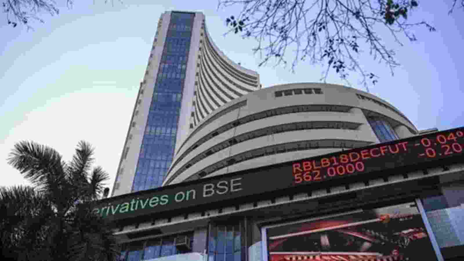 Sensex, Nifty drop 1% on weak global cues, fund outflow