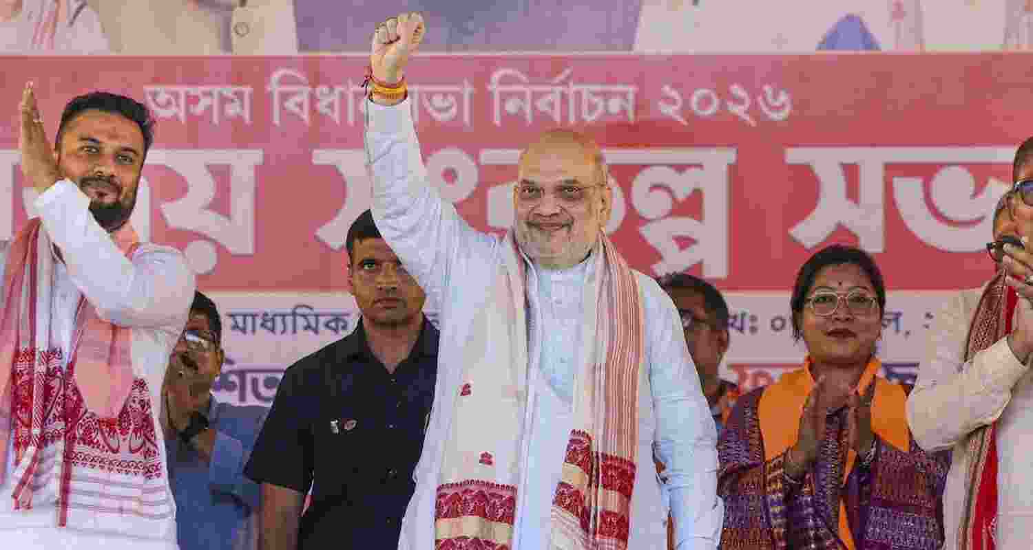 EC suspends four Kolkata Police officers over lapses during Amit Shah’s Bhabanipur roadshow, orders probe after clashes and law and order concerns.
