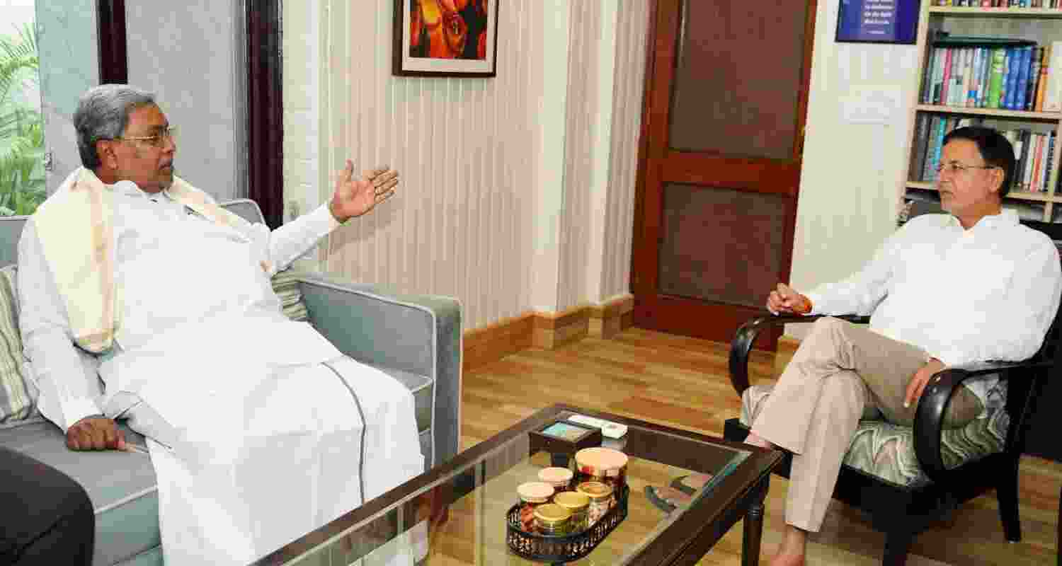 Surjewala continues meeting with K'taka MLAs amid leadership change buzz