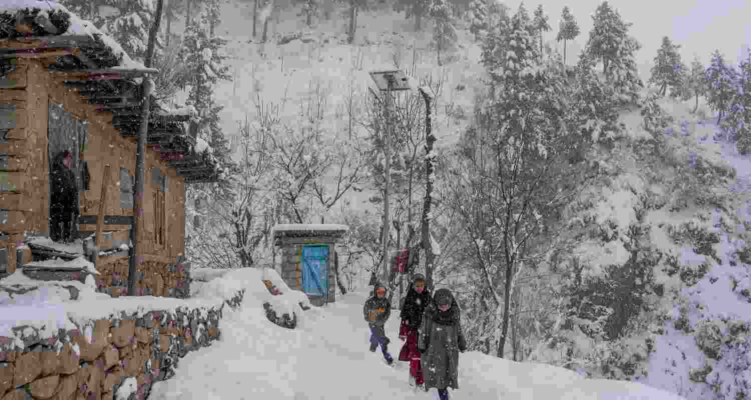 Children walking in the snow on the outskirts of Srinagar