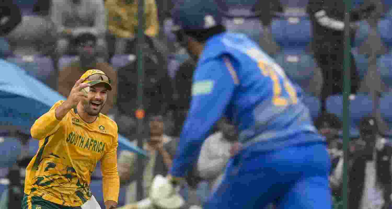 South Africa beat UAE by 6 wickets in Group D. 