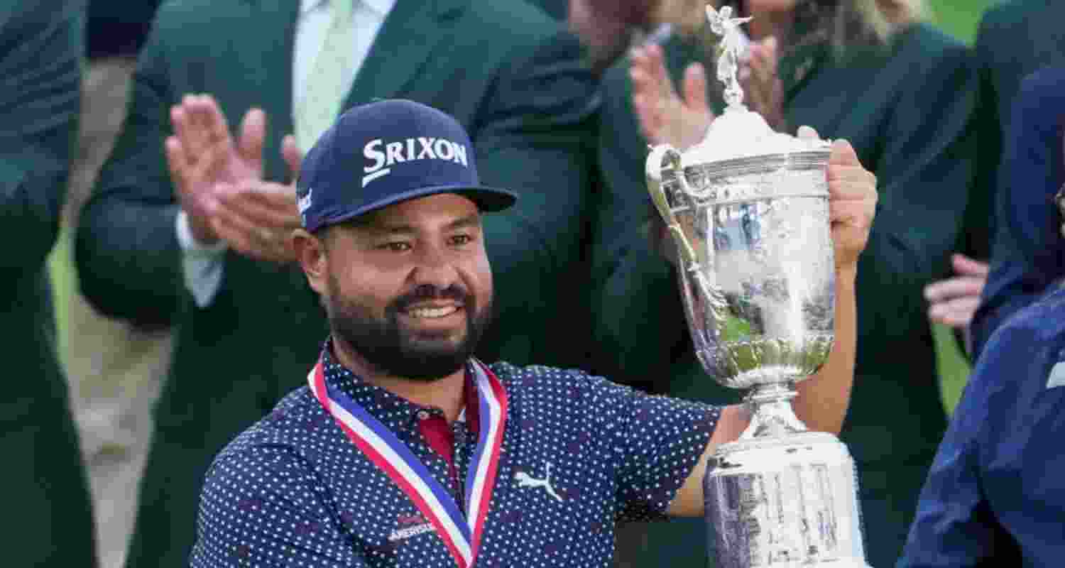 JJ Spaun celebrates with the trophy after winning the US Open golf tournament in Oakmont, USA.