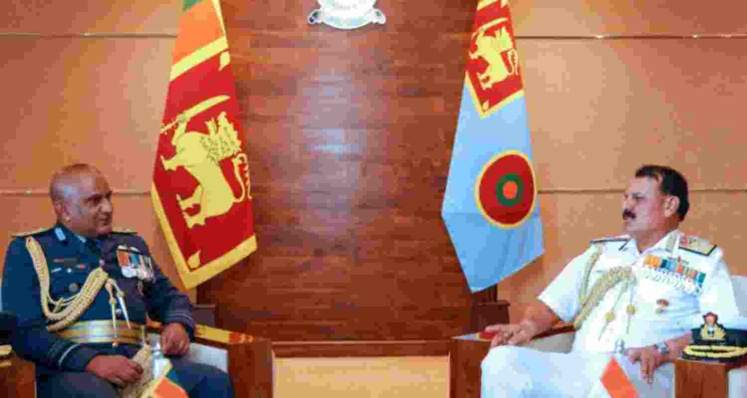 Navy Chief interacts with Sri Lankan defence officials