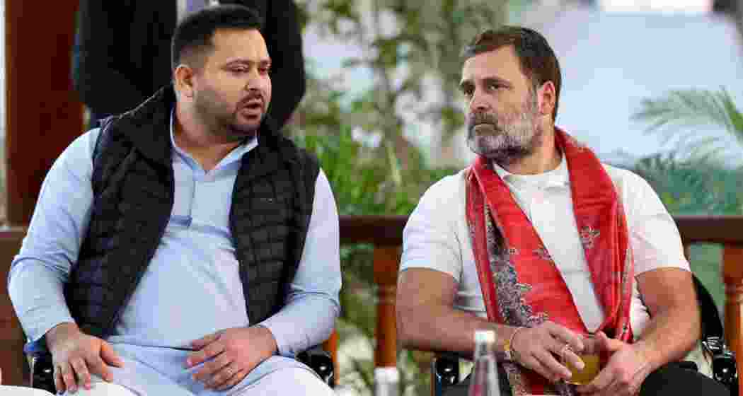 Congress leader Rahul Gandhi met ally Tejashwi Yadav at the Samvidhan Suraksha Sammelan in Patna. (File photo)