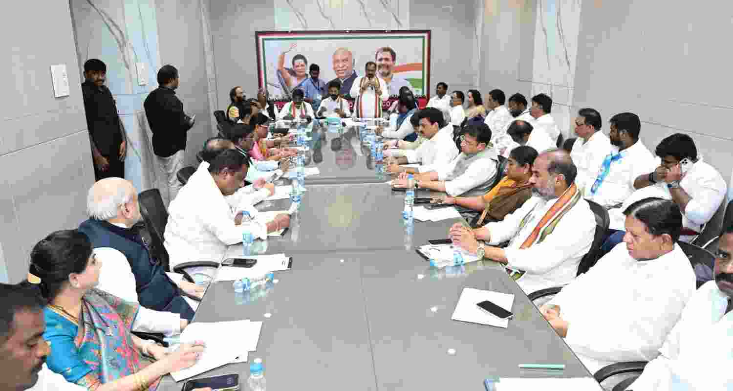 Telangana Cong passes BC quota issue to ministers’ committee