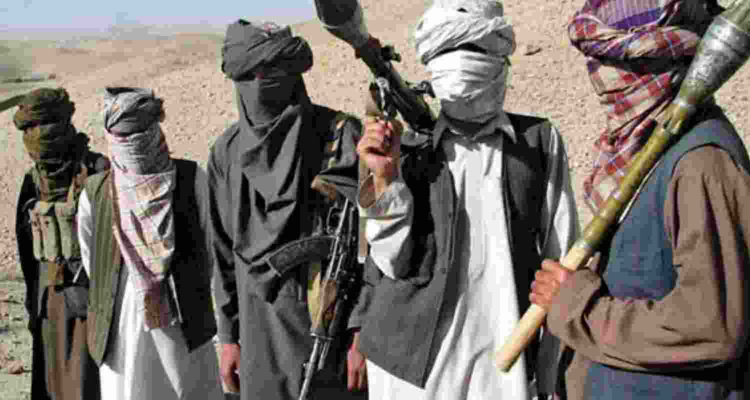 Unidentified gunmen attack police van in Kulachi, Pakistan. 