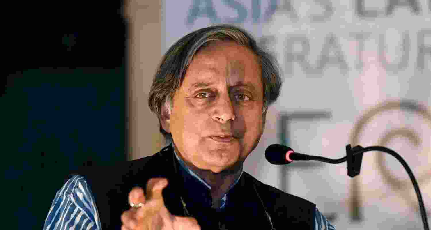 Tharoor backs Rahul's 'dead economy' remark, says he has reasons