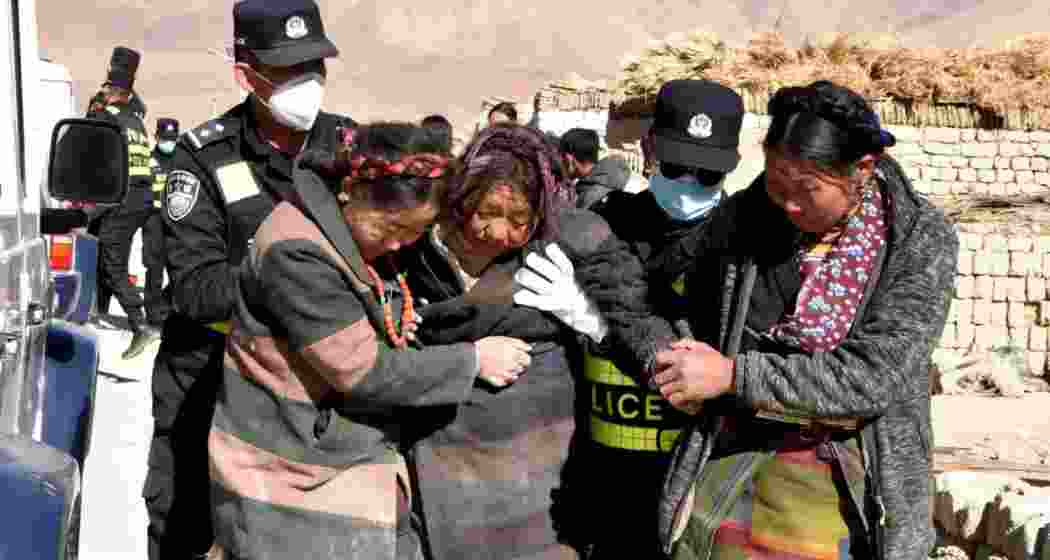 Rescuers transfer injured people in the village of Zhacun, Dingri County, Tibet.