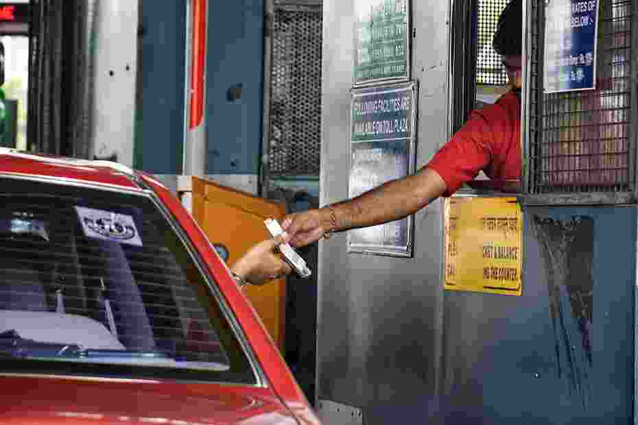 SC directs Delhi MCD, NHAI to suspend toll collection temporarily