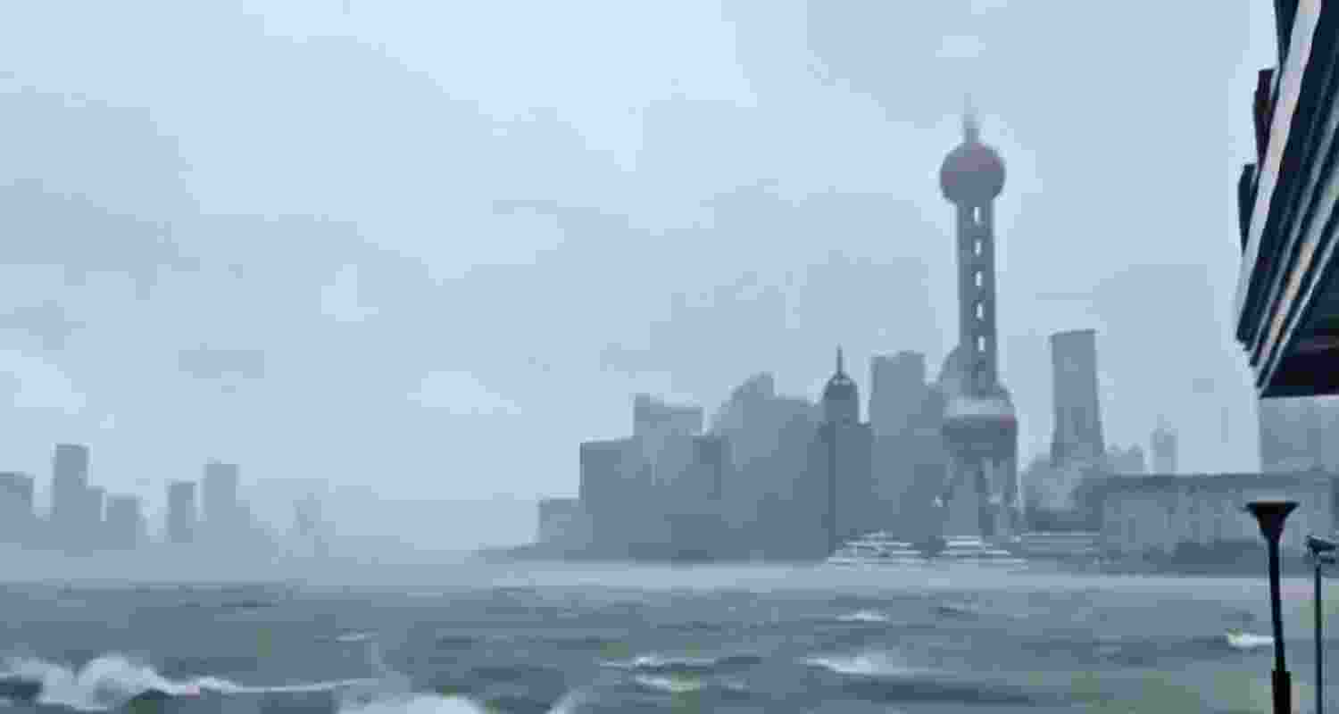 Typhoon Bebinca hits Shanghai, strongest in 75 years
