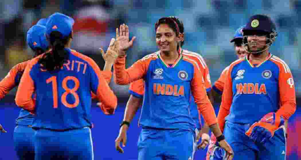 Harmanpreet and her team. 