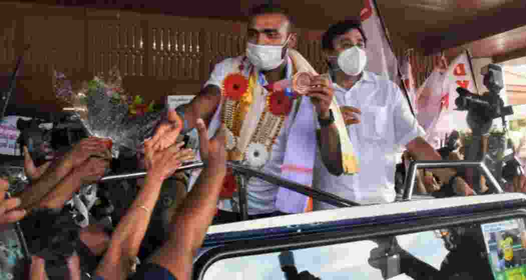 PR Sreejesh receives a grand welcome at Kochi airport. 