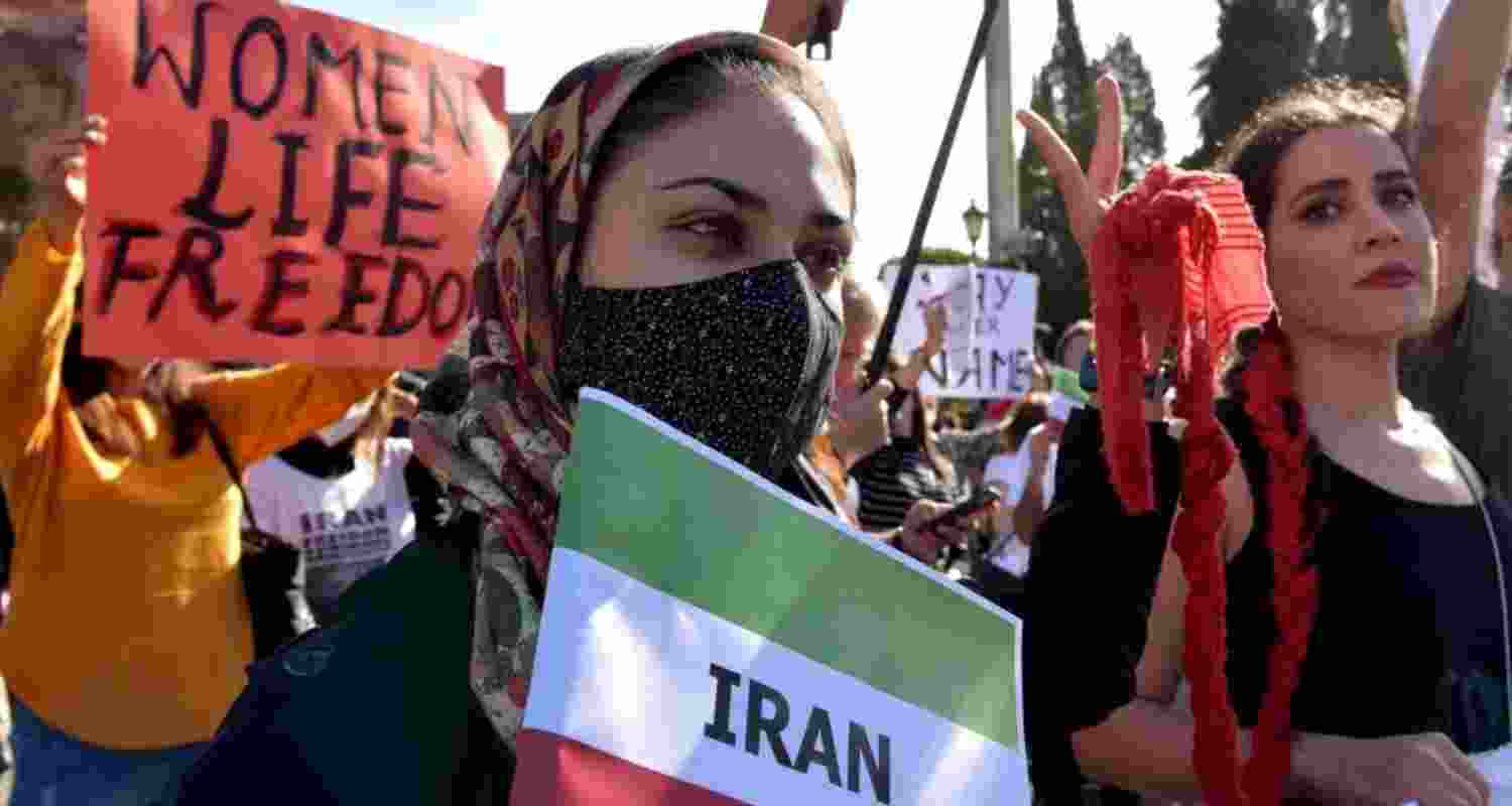 Iranian Government Announces Clinics For Women Rejecting Hijab.