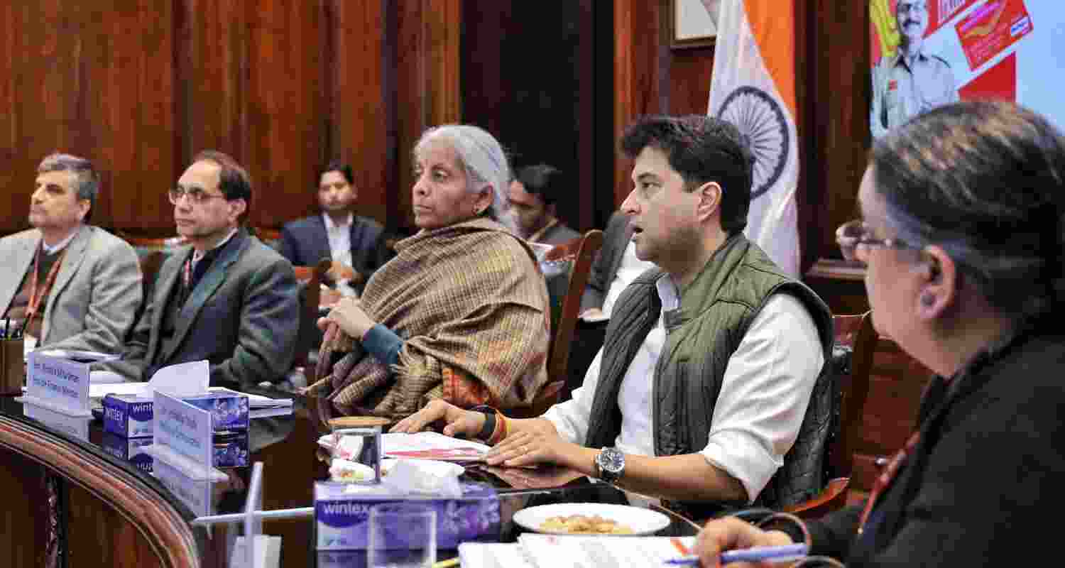 Scindia, FM discuss India post’s profitability roadmap