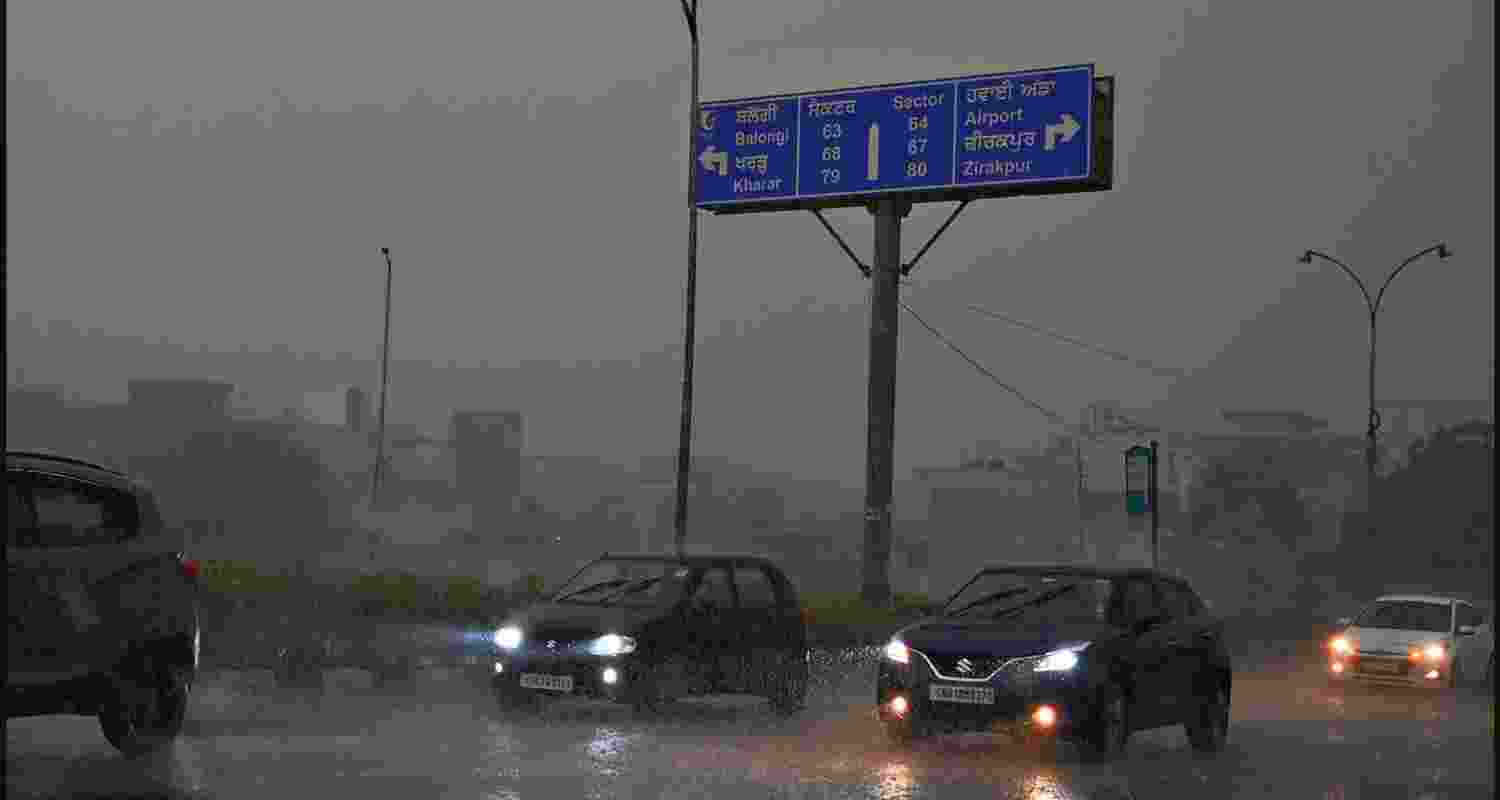 Heavy rainfall alert for Tamil Nadu and thunderstorms in Delhi.