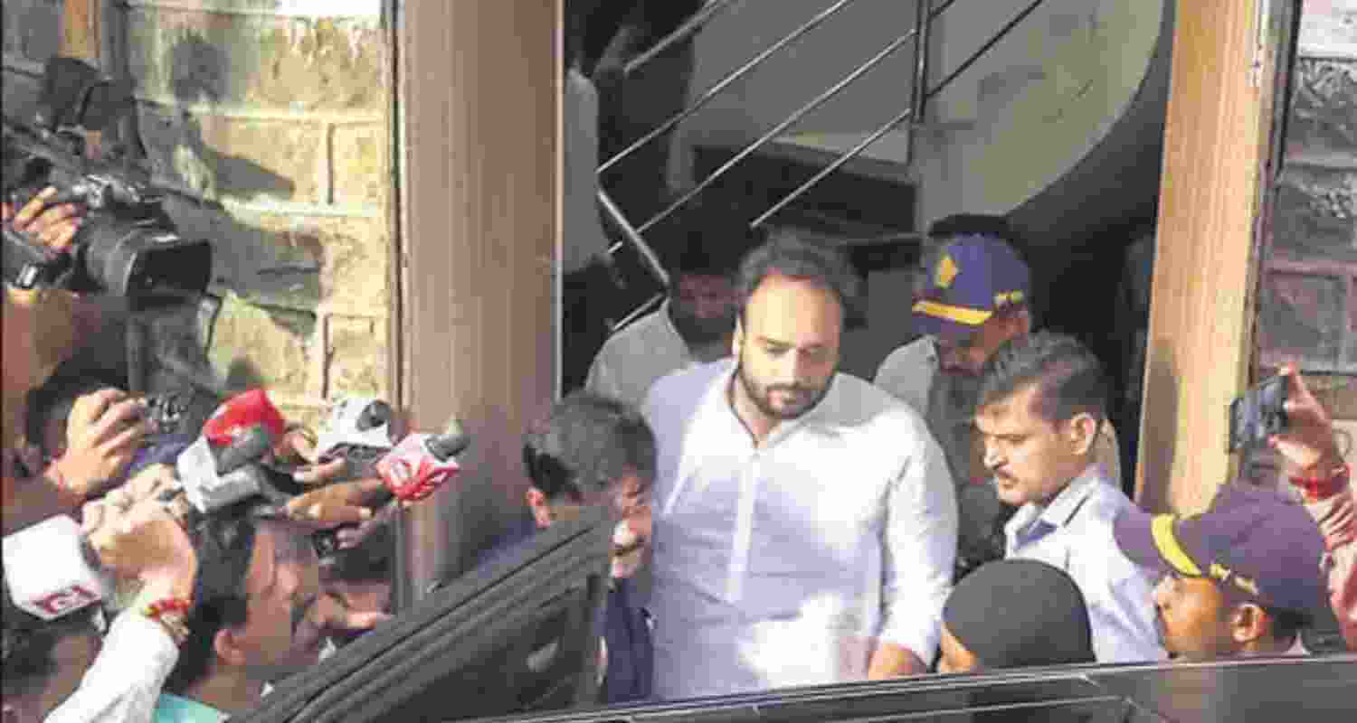 Zeeshan Siddique links builders, politicians to father's murder