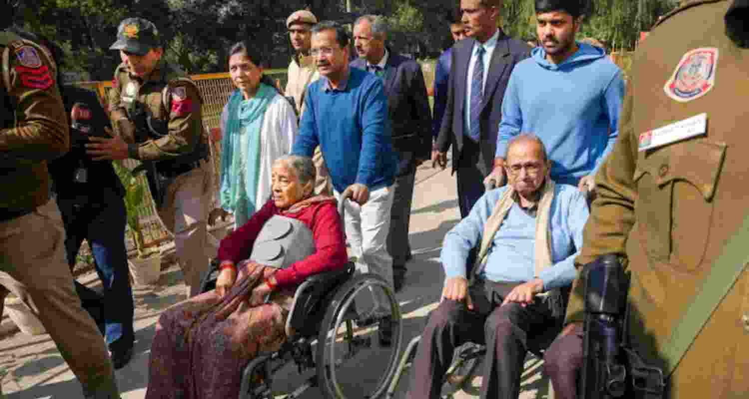 Arvind Kejriwal relishes chole bhature with family after polls.