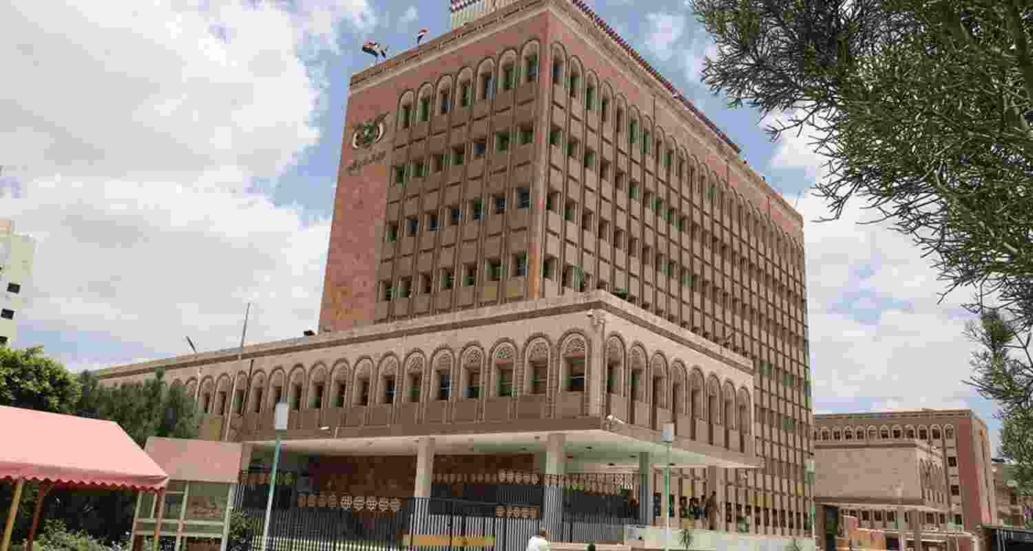 Banks in Sanaa move to Aden after US sanctions on Houthis.