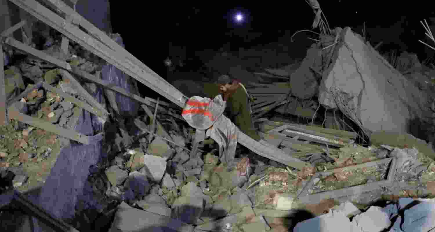 US launches 22 airstrikes on Houthi sites in Yemen.