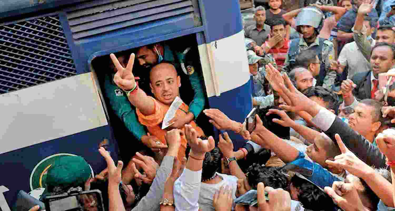 Bangladeshi HC Grants Bail to Hindu Monk Chinmoy Krishna Das.