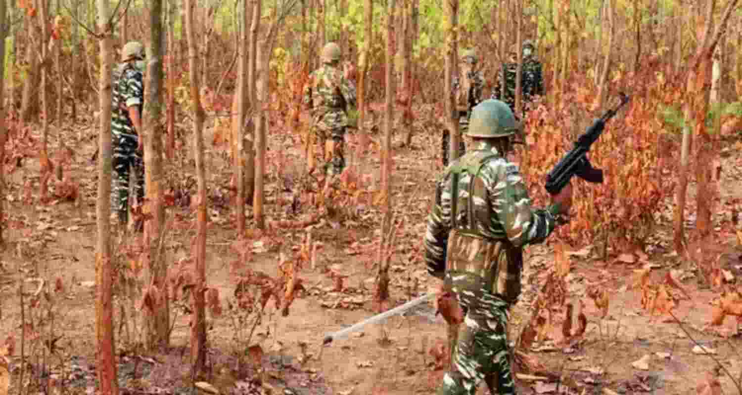 Chhattisgarh police kill 7 Naxals in forest operation.