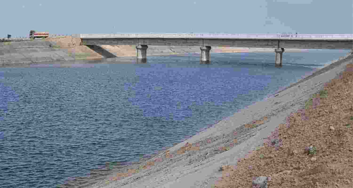 Heavy vehicles barred on four more Narmada bridges.