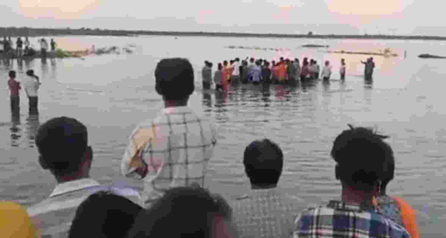 Immersion turns tragic as 11 devotees die in MP accident.